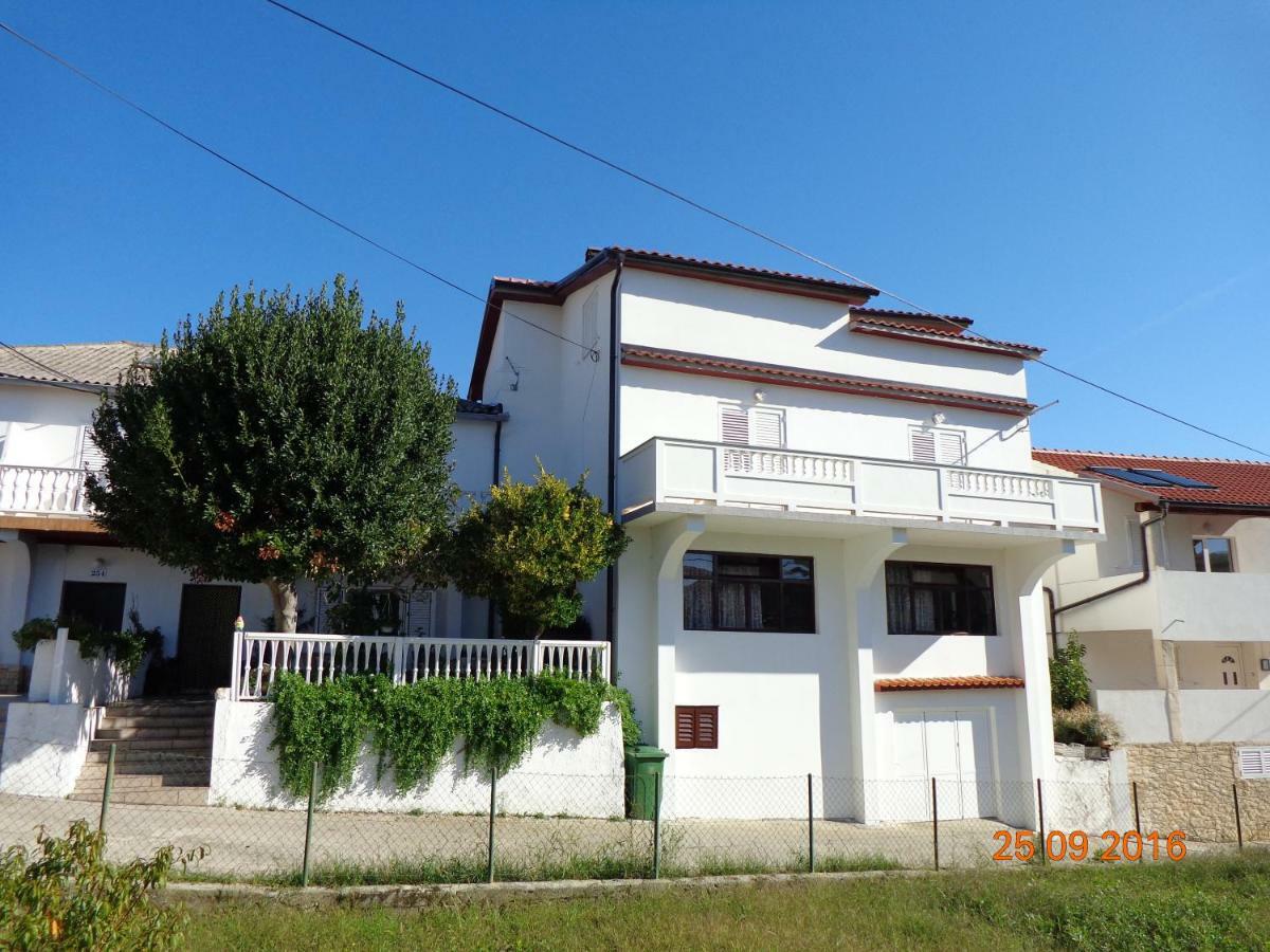 Apartment Dragan i Slavica Lopar Exteriör bild